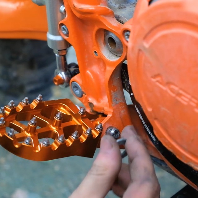 Amazon.com: JFG RACING Dirt Bike Foot Pegs,CNC Motorcycle Foot